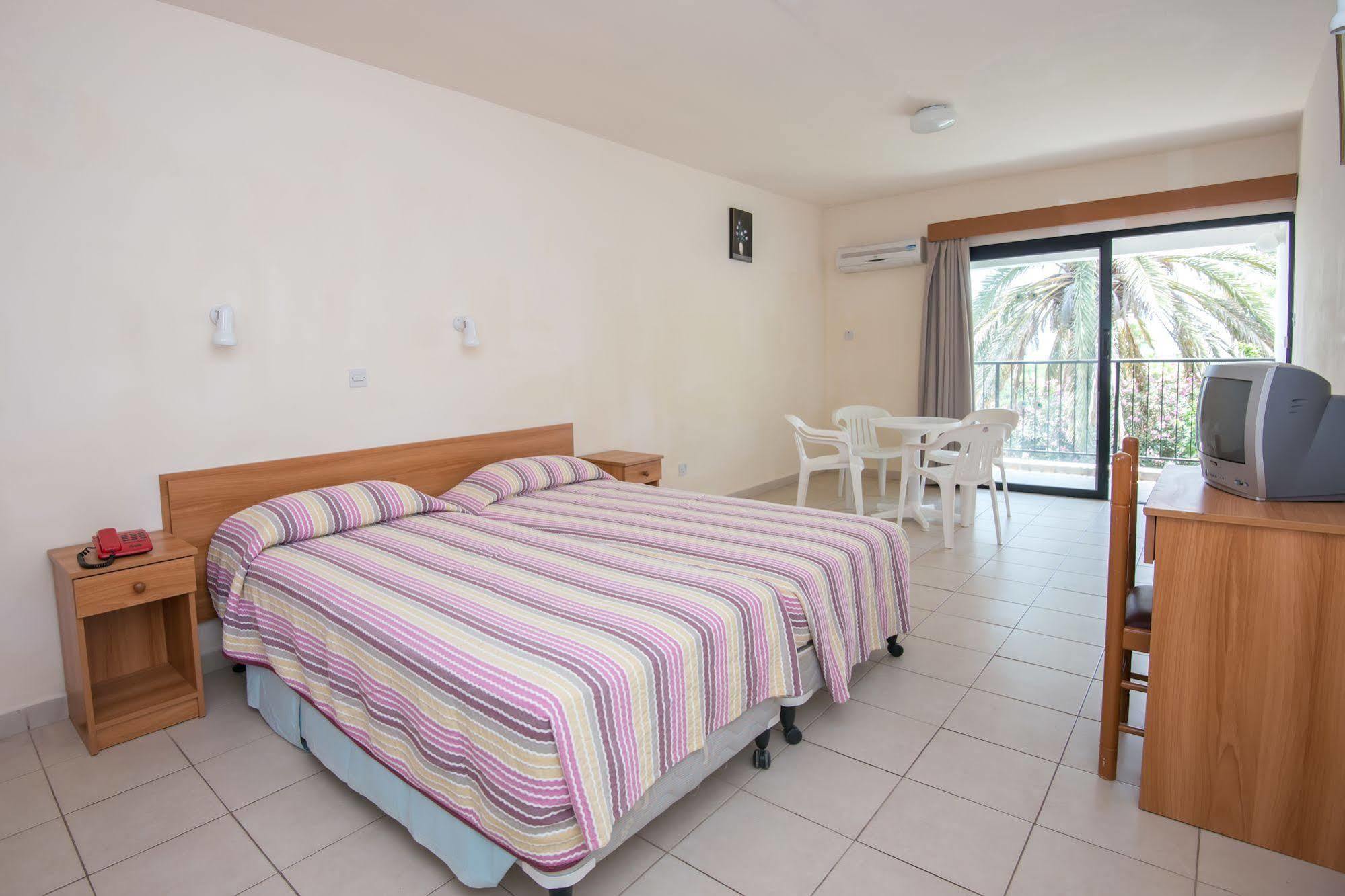 Kkaras Hotel 3 Star アヤナパ エクステリア 写真